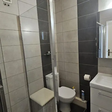Avec Parking Prive Apartman *